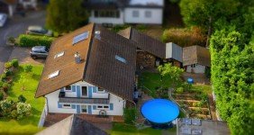 Hauptbild Einfamilienhaus mit vielseitiger Nutzung und schönem Garten