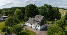 Hauptbild Zwei Häuser in ruhiger Randlage mit weitläufigem, abgeschirmtem Grundstück