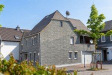 Hauptbild Einfamilienhaus in Simmerner City – Modernisierungspotenzial mit viel Wohnfläche